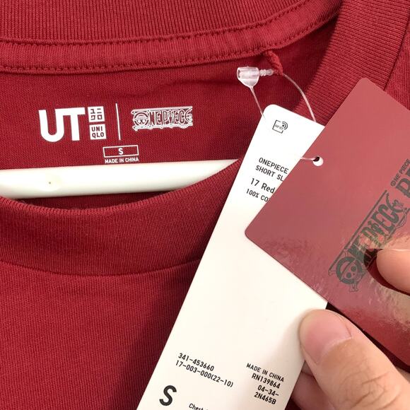 Uniqlo x One Piece Red Haired Pirates Graphic T-shirt in Red Unisex S - Picture 7 of 9